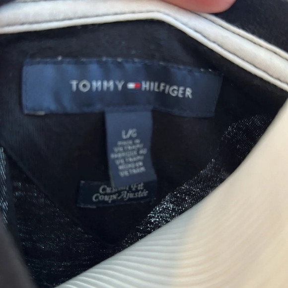 Tommy Hilfiger Black V-neck SS Tee, Size Large, EUC, 100% cotton - Picture 4 of 6